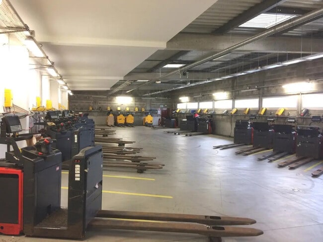 Plus de détails pour Local d'activités à louer