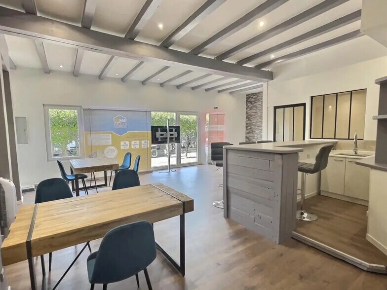 Local commercial dans Valras-Plage à louer - Photo intérieure – Image 1 sur 9