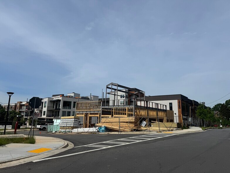 2546 Caldwell Rd NE, Brookhaven, GA à louer - Photo de la construction – Image 3 sur 6