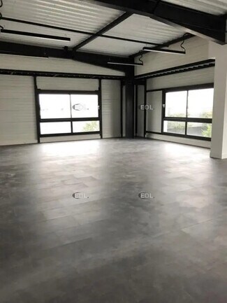 Plus de détails pour Local d'activités à louer