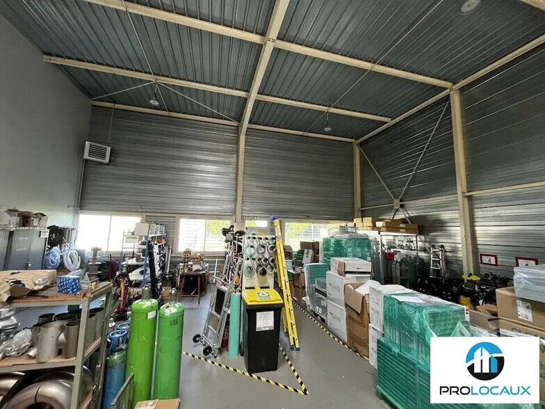 Local d’activités dans Compiègne à louer - Photo de l’immeuble – Image 3 sur 12