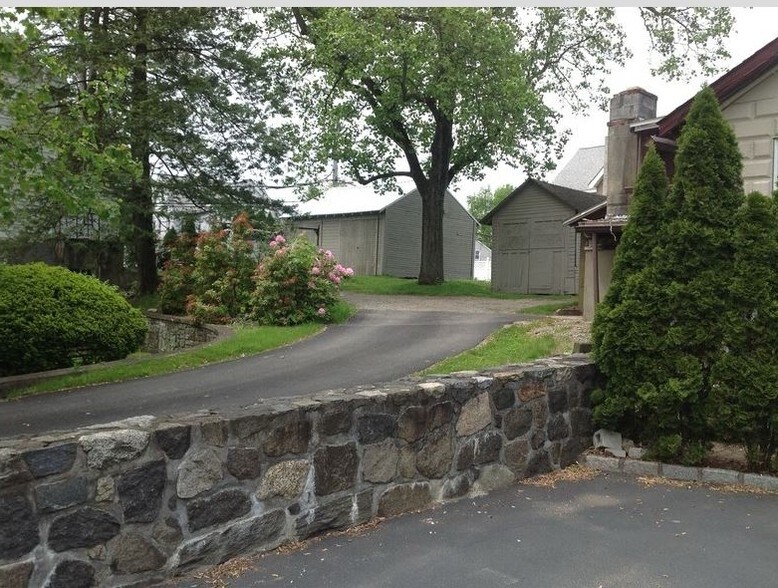 708 N Division St, Peekskill, NY à louer - Photo de l’immeuble – Image 3 sur 16