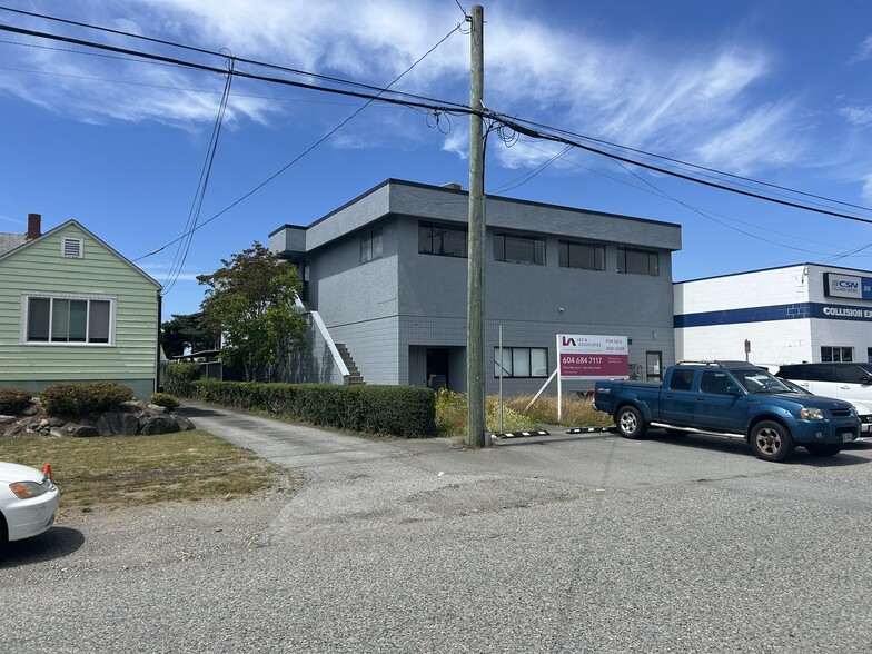 7123 Curragh Av, Burnaby, BC à louer - Photo de l’immeuble – Image 3 sur 15