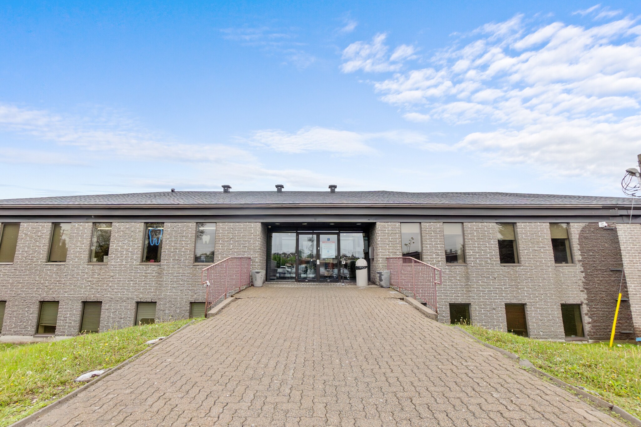 3400 Rue du Marché, Dollard-des-Ormeaux, QC à louer Photo de l’immeuble– Image 1 sur 11