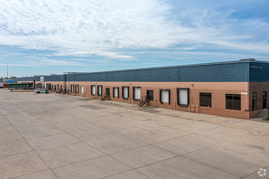4715-4757 93 Ave, Edmonton, AB à louer - Photo de l’immeuble – Image 1 sur 4