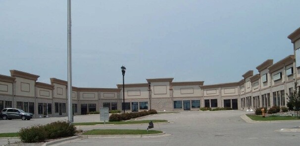 976 American Dr, Neenah, WI à louer - Photo de l’immeuble – Image 2 sur 6