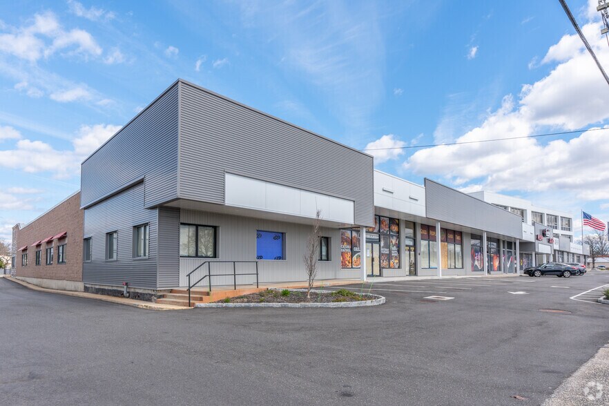 393-399 Old Country Rd, Carle Place, NY à louer - Photo de l’immeuble – Image 3 sur 5