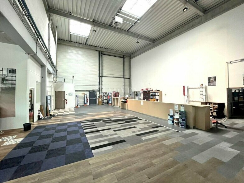 Local d’activités dans Villeneuve-la-Garenne à louer - Photo intérieure – Image 2 sur 10