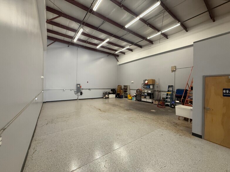 7208 114th Ave, Largo, FL à vendre - Photo de l’immeuble – Image 3 sur 23