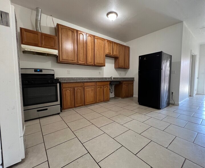 2324-2332 International Blvd, Oakland, CA à vendre - Photo de l’immeuble – Image 3 sur 5