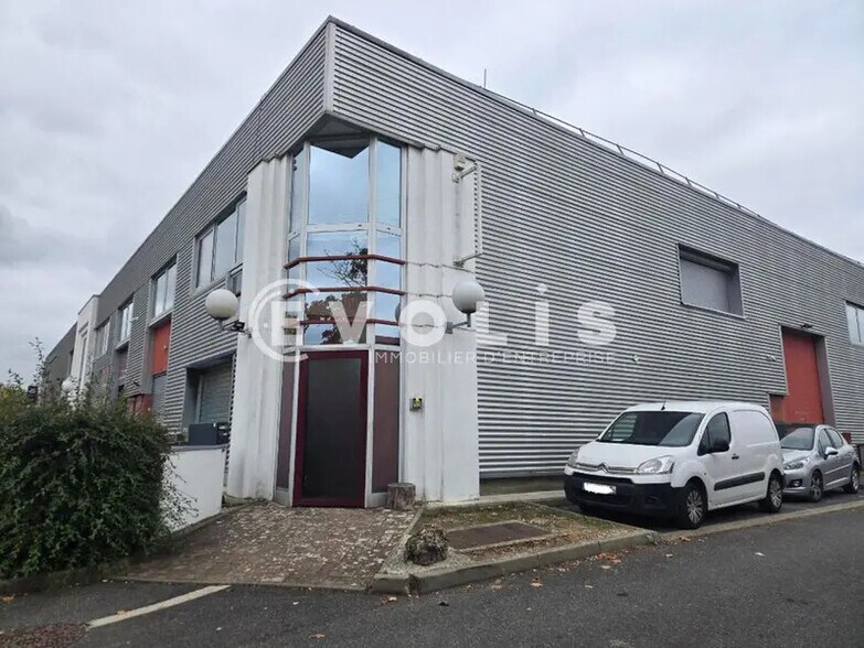 Bureau dans Nozay à louer - Photo de l’immeuble – Image 1 sur 8