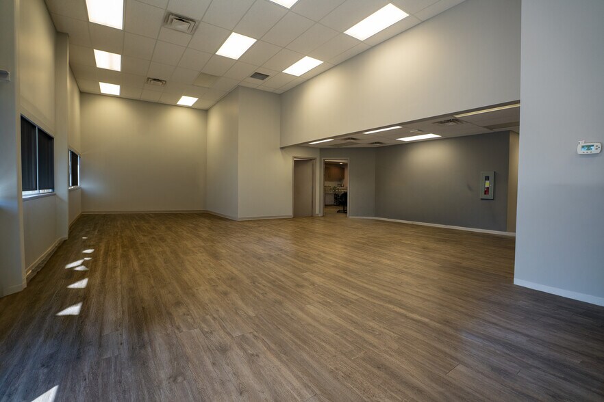 231 Don Seaman Way, Okotoks, AB à louer - Photo de l’immeuble – Image 2 sur 5