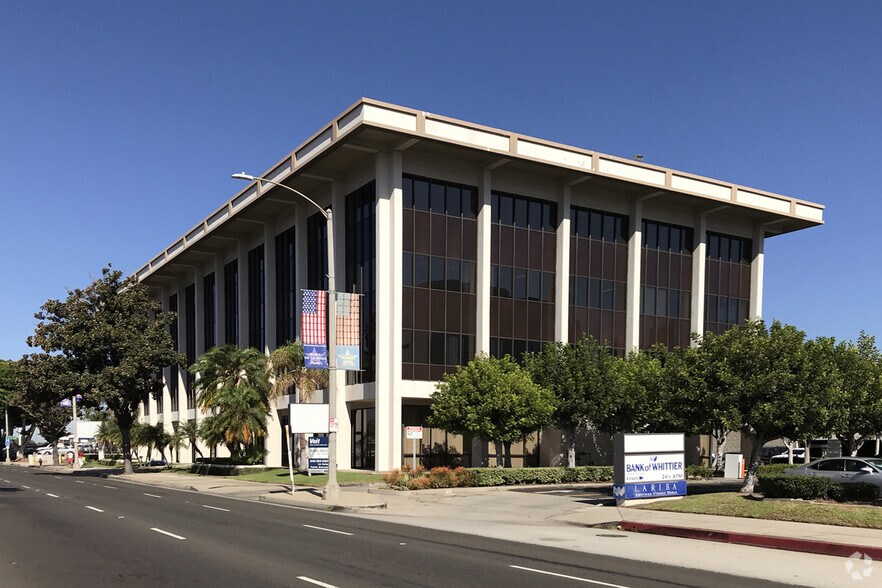 15111 Whittier Blvd, Whittier, CA à louer - Photo de l’immeuble – Image 3 sur 24