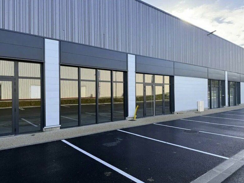 Local commercial dans Gonesse à louer - Photo de l’immeuble – Image 3 sur 3