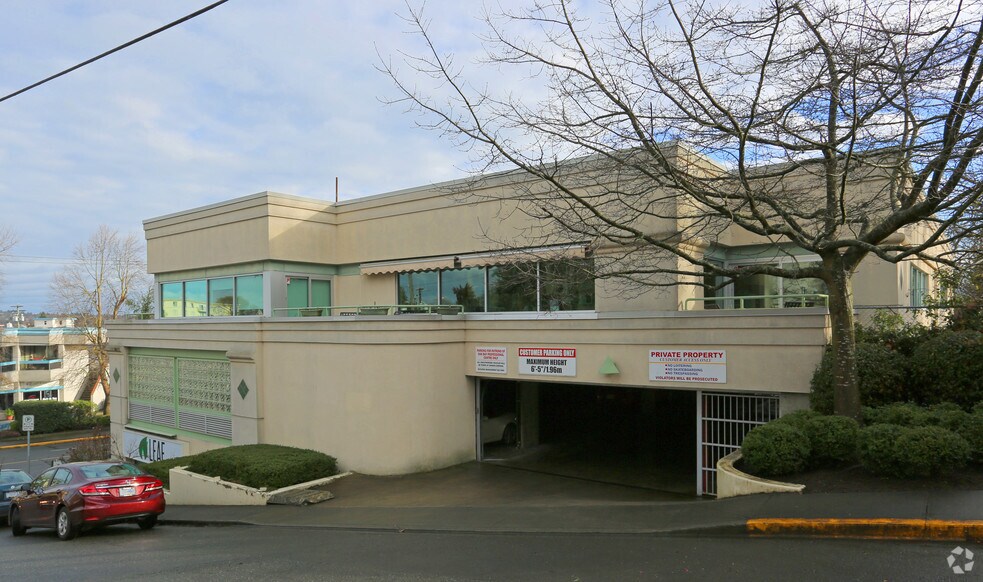 1625 Oak Bay Ave, Victoria, BC à vendre - Photo de l’immeuble – Image 2 sur 5