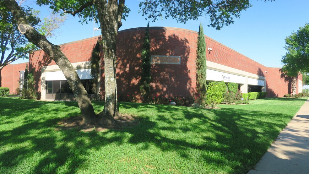 3019 Alvin Devane Blvd, Austin, TX à louer - Photo de l’immeuble – Image 2 sur 15