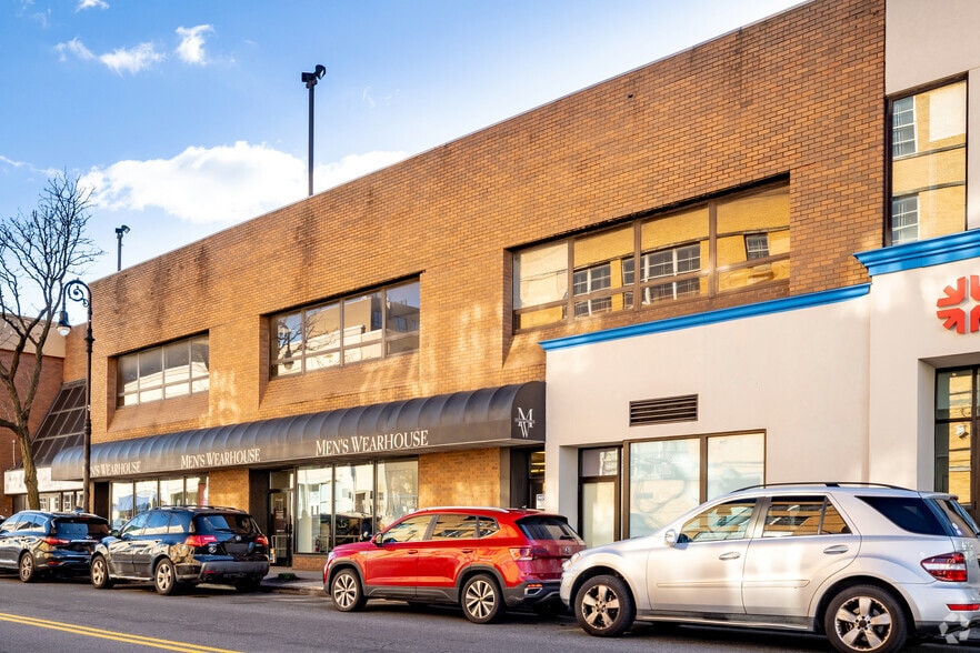 7000 Austin St, Forest Hills, NY à louer - Photo de l’immeuble – Image 3 sur 8