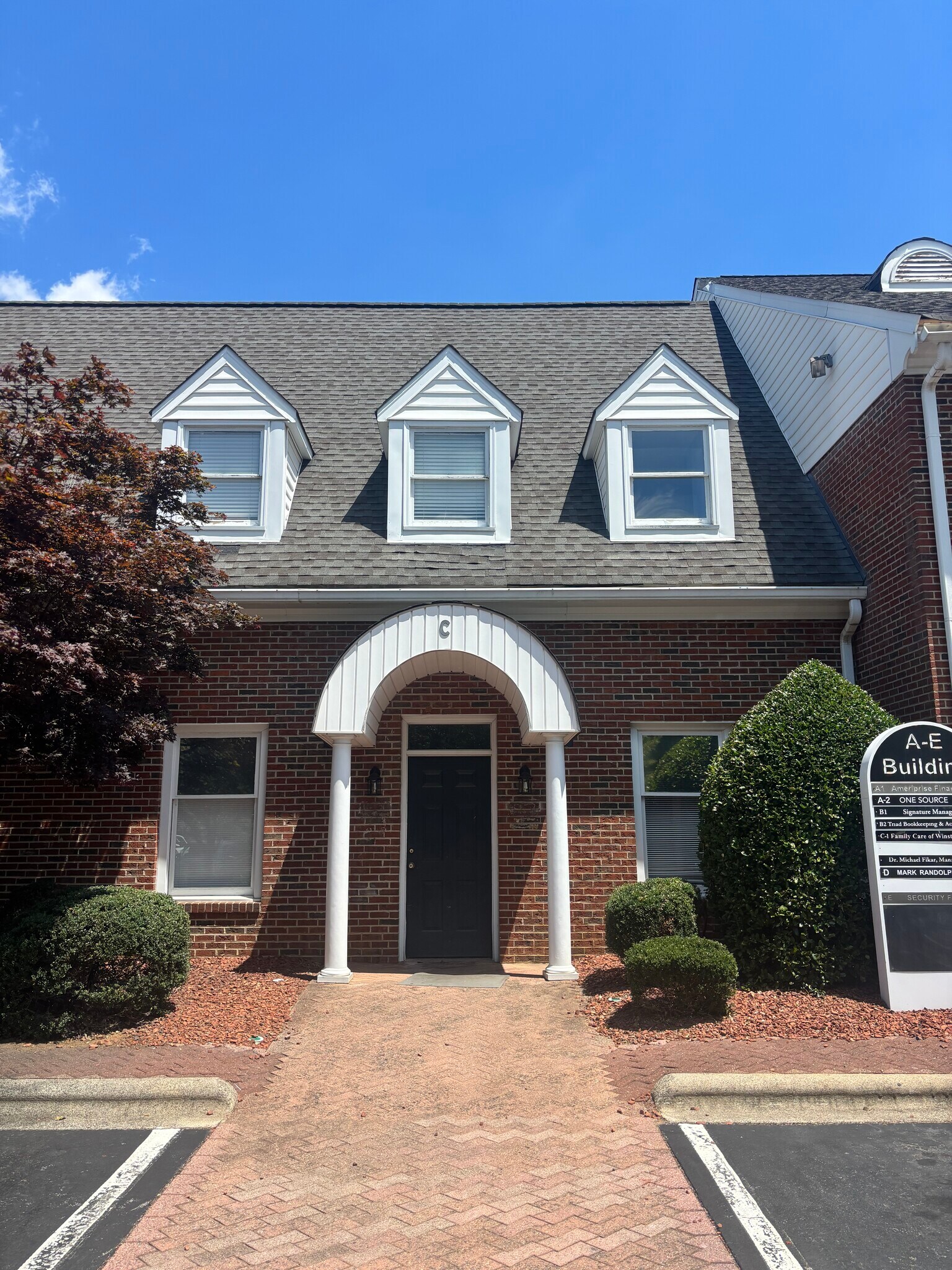 1365 Westgate Center Dr, Winston-Salem, NC à vendre Photo de l’immeuble– Image 1 sur 15