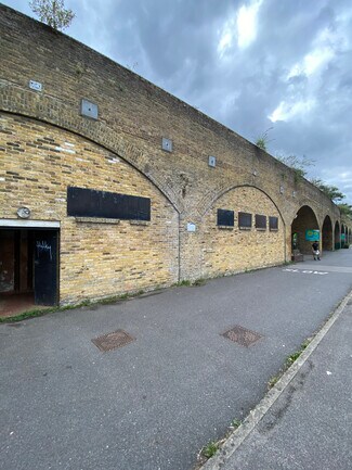 Plus de détails pour 80-90 Millwall Park Arches, Londres - Local commercial à louer