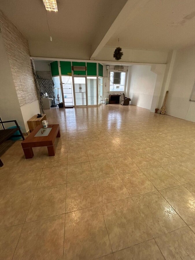 Terrassa, BAR 08225 - Lot 1 - - Photo intérieure - Image 1 of 6