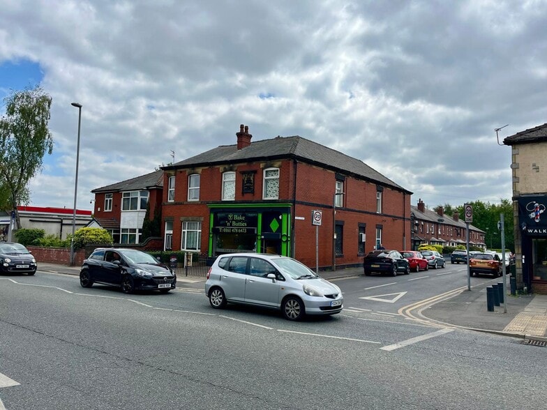 305-305A Bolton Rd, Bury à vendre - Photo de l’immeuble – Image 1 sur 1