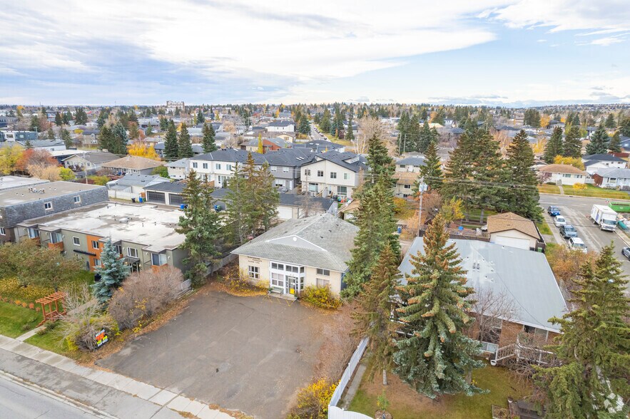 4131 Bow Trl SW, Calgary, AB à louer - Aérien – Image 3 sur 5
