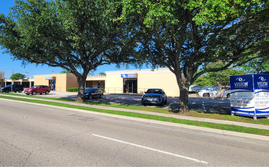 1340 S main St, Grapevine, TX à vendre - Photo de l’immeuble – Image 3 sur 21