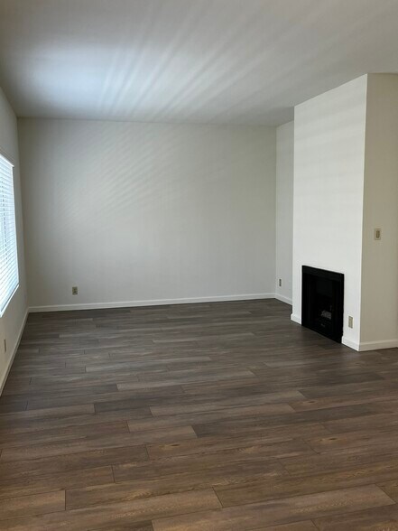 11155 Aqua Vista St, Studio City, CA à vendre - Photo de l’immeuble – Image 3 sur 8