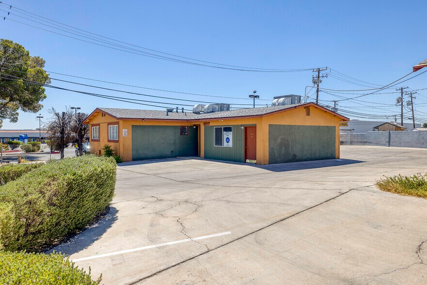 5017 Alta Dr, Las Vegas, NV à vendre - Photo de l’immeuble – Image 3 sur 9