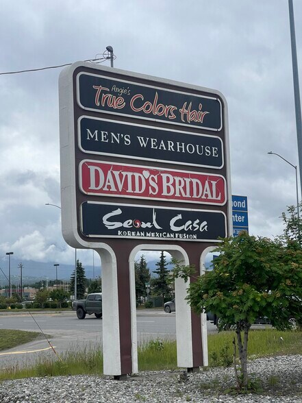 601 E Dimond Blvd, Anchorage, AK à louer - Photo de l’immeuble – Image 2 sur 12