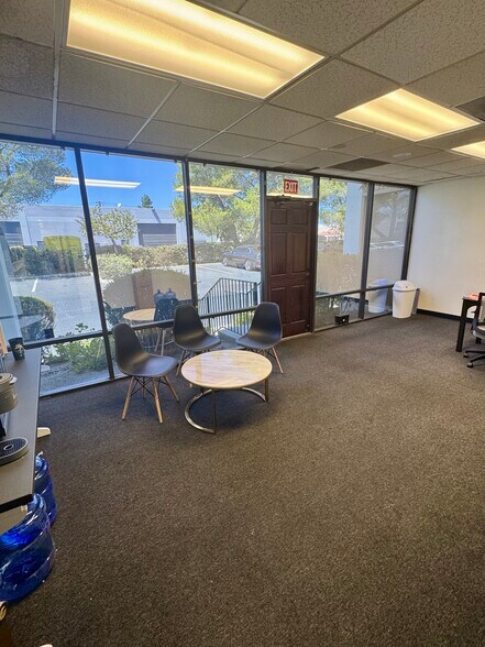 2640 Lavery Ct, Newbury Park, CA à louer - Photo de l’immeuble – Image 3 sur 12
