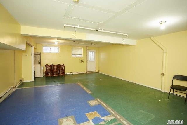 38-11 111th St, Corona, NY à vendre - Photo intérieure – Image 3 sur 14