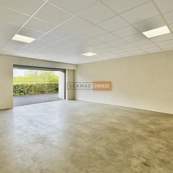 Bureau dans Puget-sur-Argens à louer - Photo de l’immeuble – Image 2 sur 5