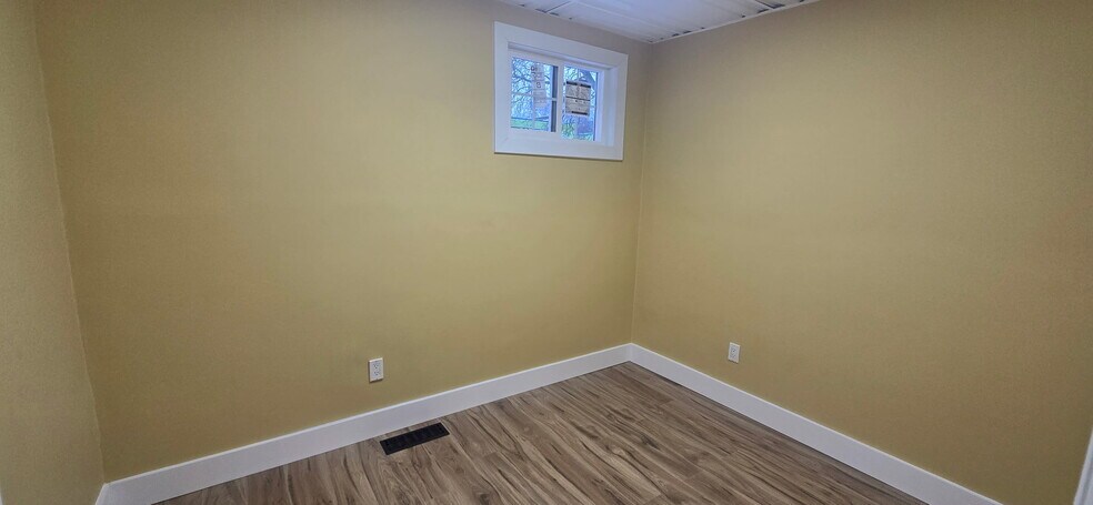 1095 W Huron St, Waterford, MI à louer - Photo de l’immeuble – Image 3 sur 19