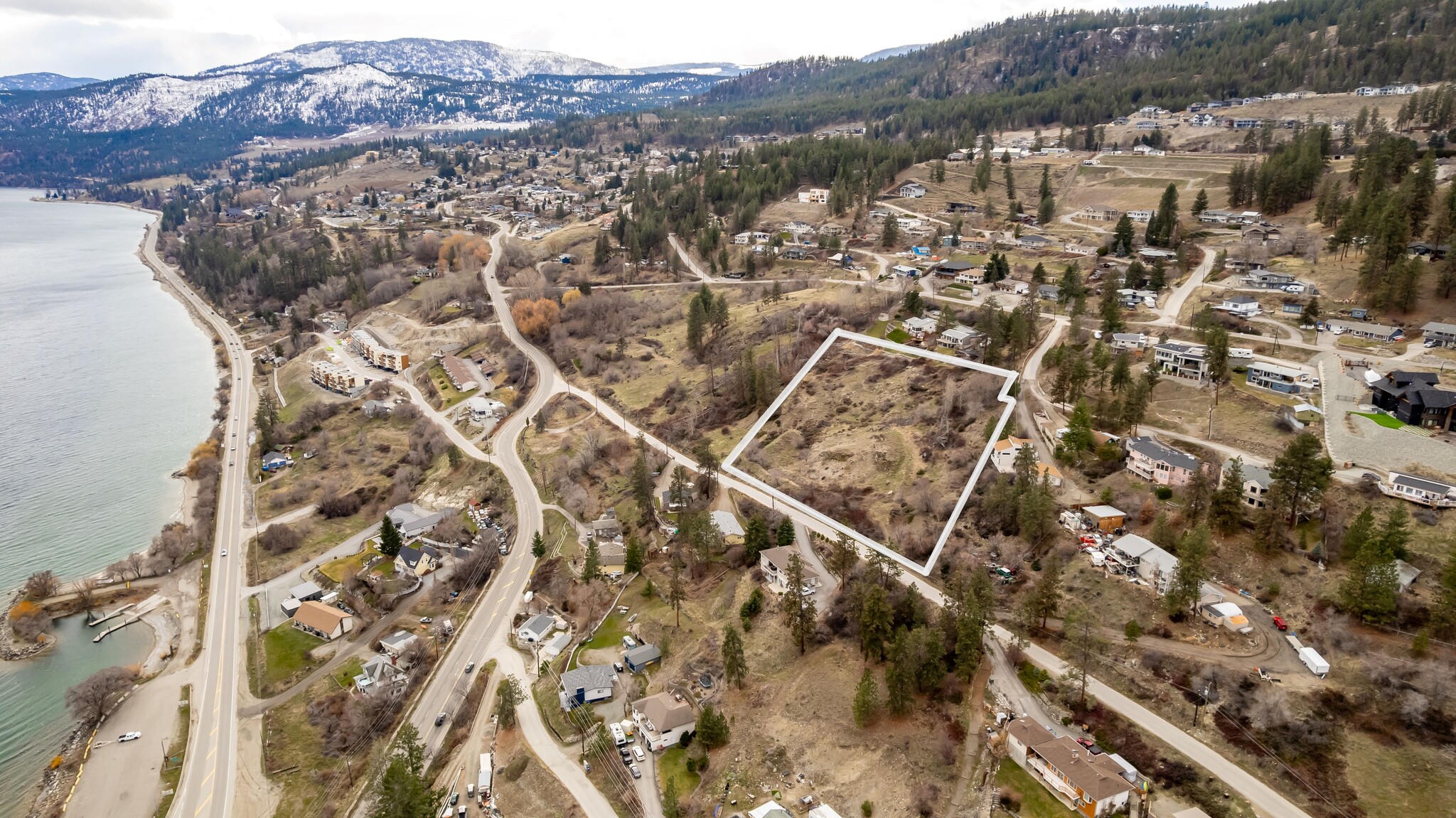 5890 Columbia Av, Peachland, BC à vendre Aérien– Image 1 sur 6