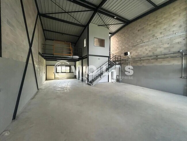 Plus de détails pour Local d'activités à louer