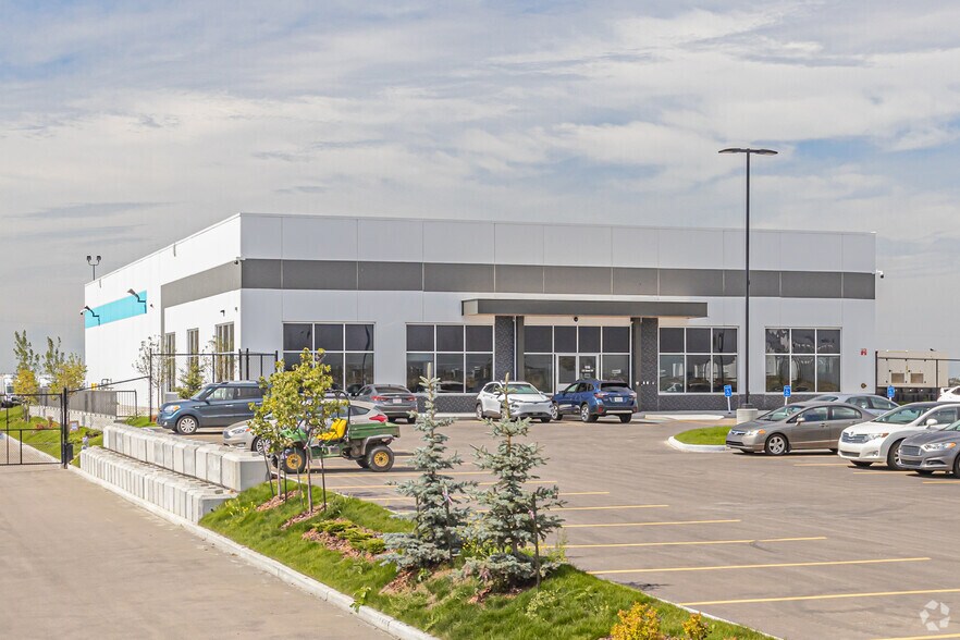 9706 135 St SW, Edmonton, AB à louer - Photo de l’immeuble – Image 2 sur 4