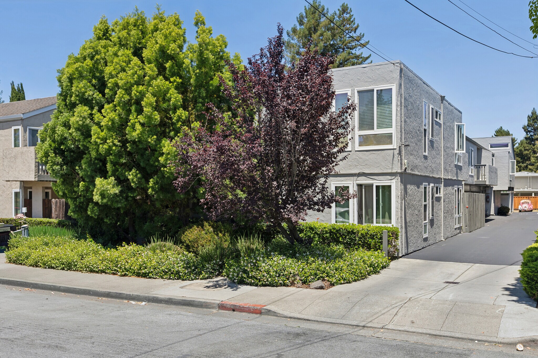 1411 Oxford St, Redwood City, CA à vendre Photo de l’immeuble– Image 1 sur 66