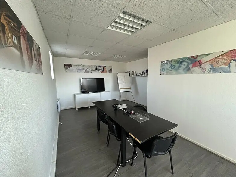 Bureau dans Muizon à louer - Photo de l’immeuble – Image 3 sur 10