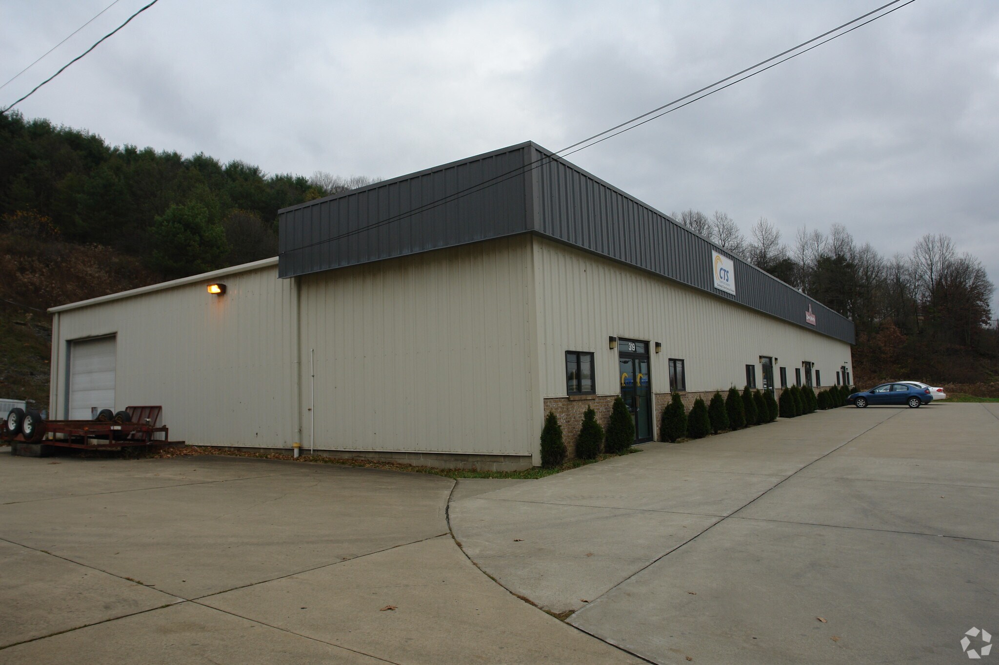 319 Perry Hwy, Harmony, PA à louer Photo principale– Image 1 sur 3