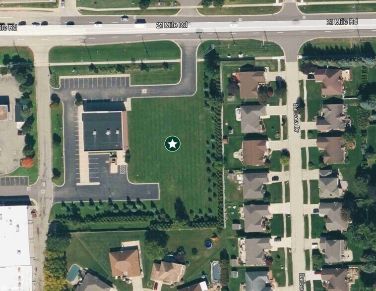15300 21 Mile Rd, Macomb Township, MI à vendre - Photo de l’immeuble – Image 2 sur 5