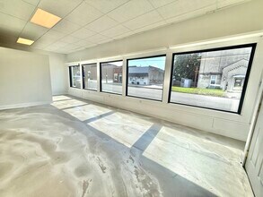 115 N Chestnut St, Le Roy, IL à louer Photo intérieure– Image 2 sur 8