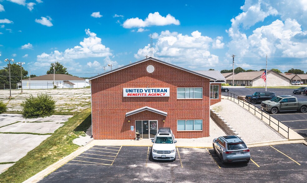 555 Marshall Dr, Saint Robert, MO à vendre - Photo principale – Image 1 sur 29