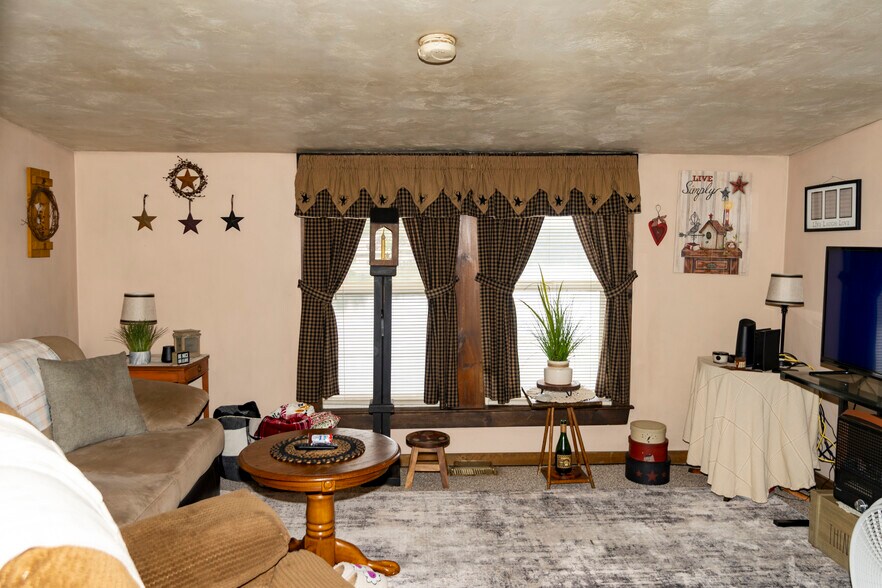 294 E Main St, East Brookfield, MA à vendre - Photo de l’immeuble – Image 3 sur 6