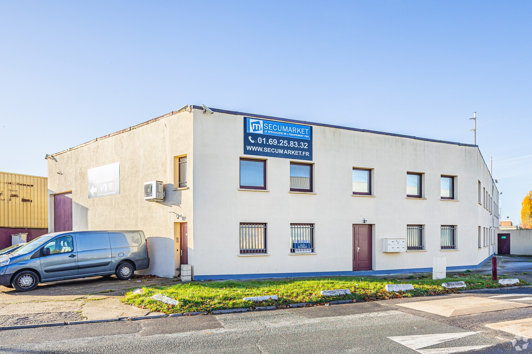 Bureau dans Sainte-Geneviève-des-Bois à louer Photo de l’immeuble– Image 1 sur 4