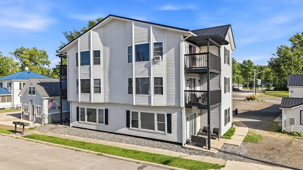 5214 Old Lake Rd, Geneva, OH à vendre - Photo de l’immeuble – Image 1 sur 51