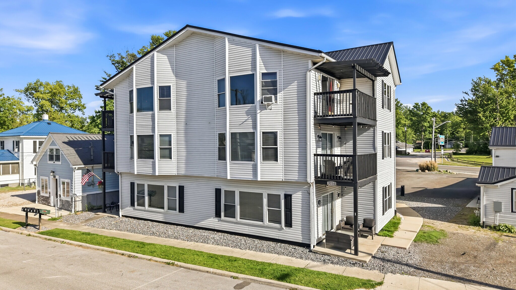 5214 Old Lake Rd, Geneva, OH à vendre Photo de l’immeuble– Image 1 sur 52