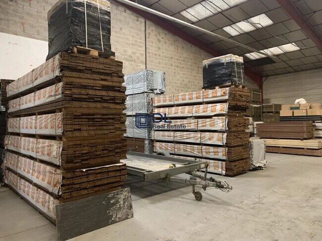 Plus de détails pour Local d'activités à louer