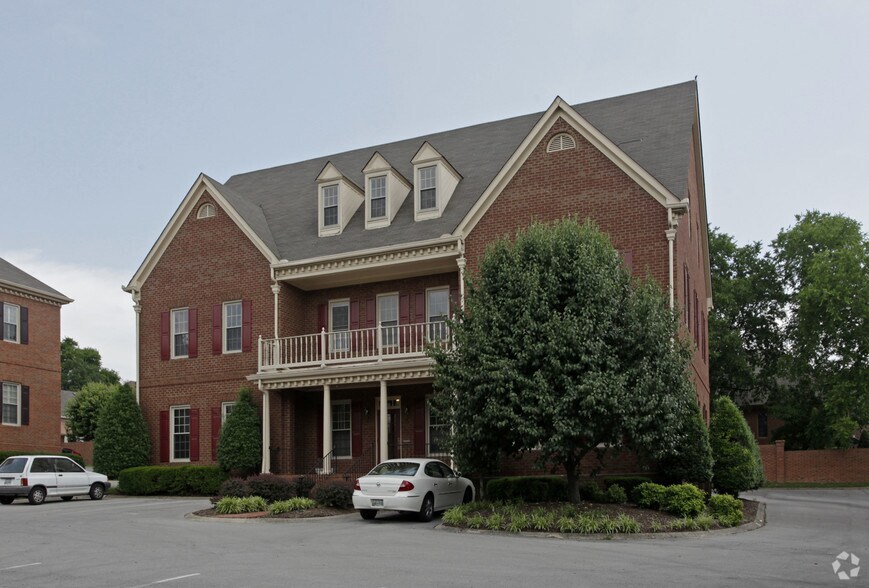 113 Hazel Path, Hendersonville, TN à louer - Photo de l’immeuble – Image 3 sur 4