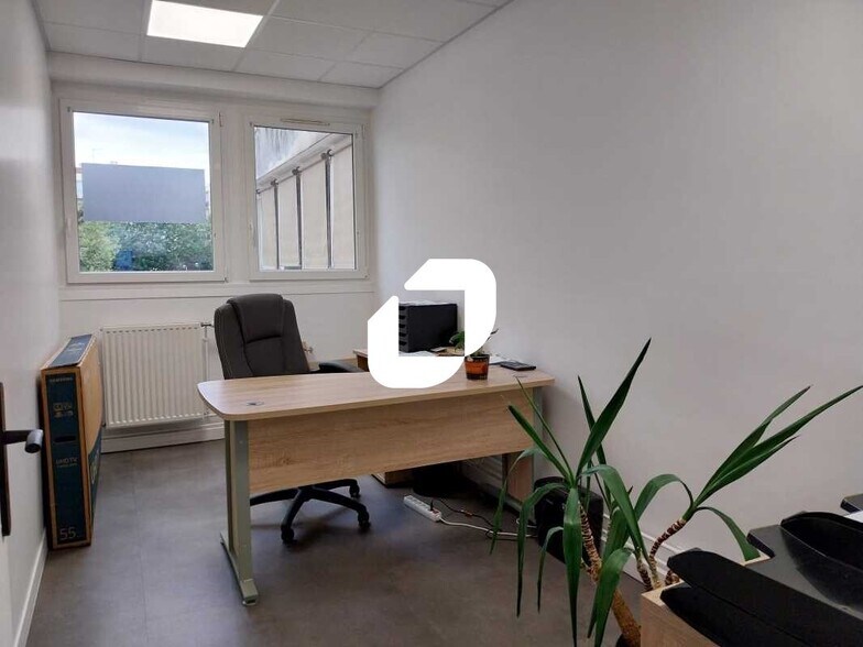 Bureau dans Maurepas à louer - Photo intérieure – Image 3 sur 9